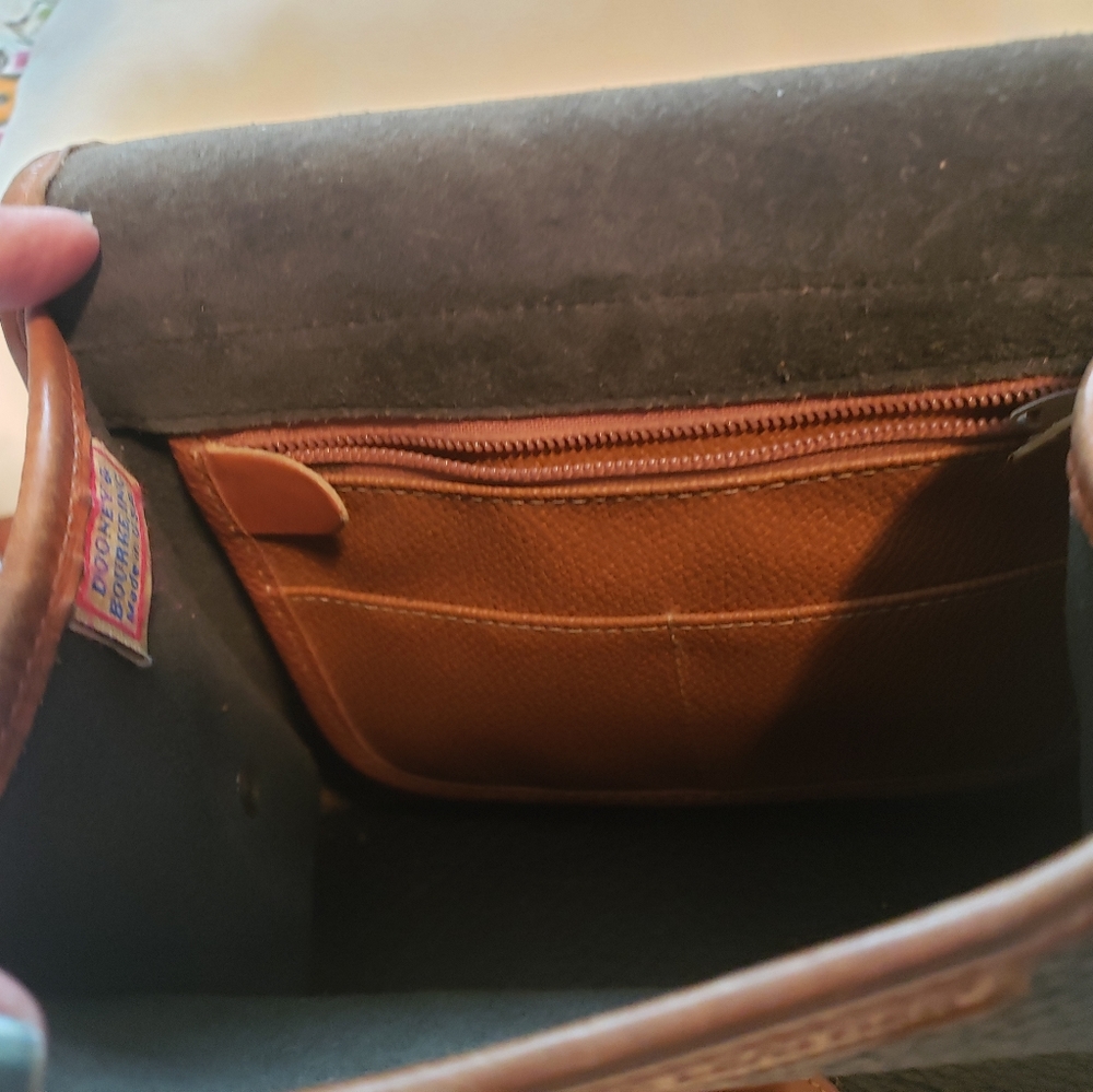Vintage Dooney & Bourke small all leather black handbag. - Picture 4 of 4